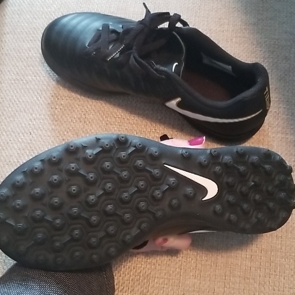 Nike soccer shoes for kids - Picture 6 of 6